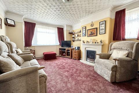3 bedroom chalet for sale, Fairway Road, Hythe, SO45