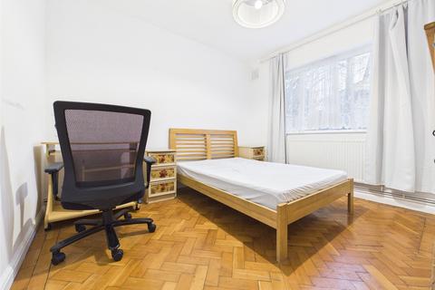 2 bedroom apartment to rent, Otterburn Gardens, Isleworth