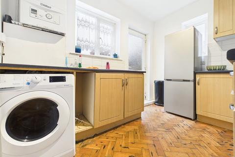2 bedroom apartment to rent, Otterburn Gardens, Isleworth