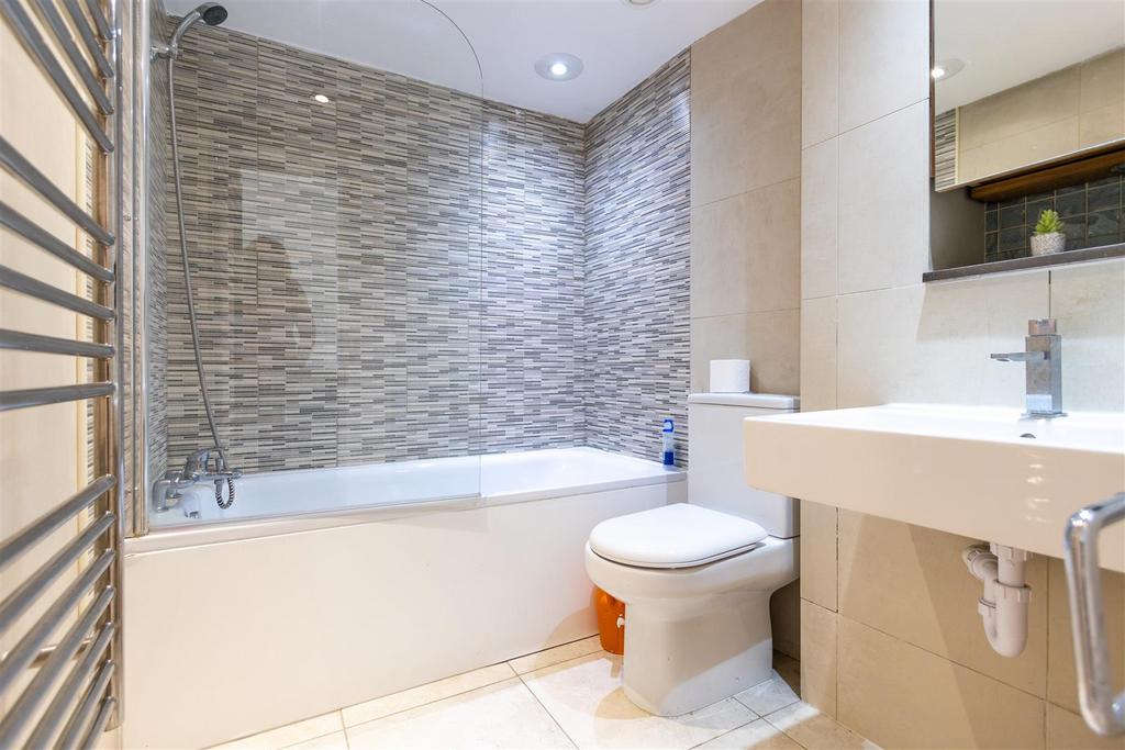 Bathroom 1 (1 of 1).jpg