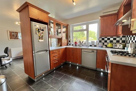 10 Beechfield Road, Hadfield, Glossop, SK13 2BW