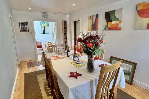 10 Beechfield Road, Hadfield, Glossop, SK13 2BW