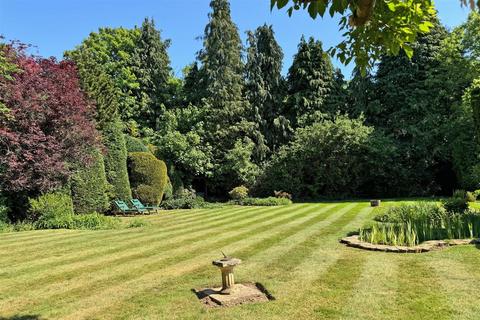Carmodale Deans Lane, Walton On The Hill, Tadworth, KT20 7TR