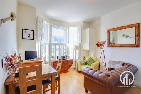1 bedroom flat for sale, Beechfield Road, Catford, London, SE6