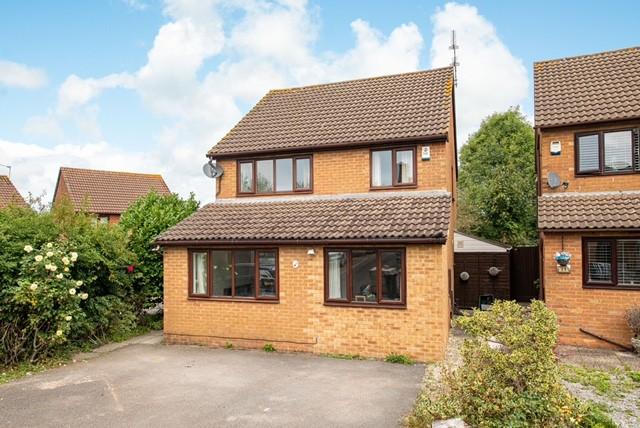 Charming front view of a well-maintained proper...