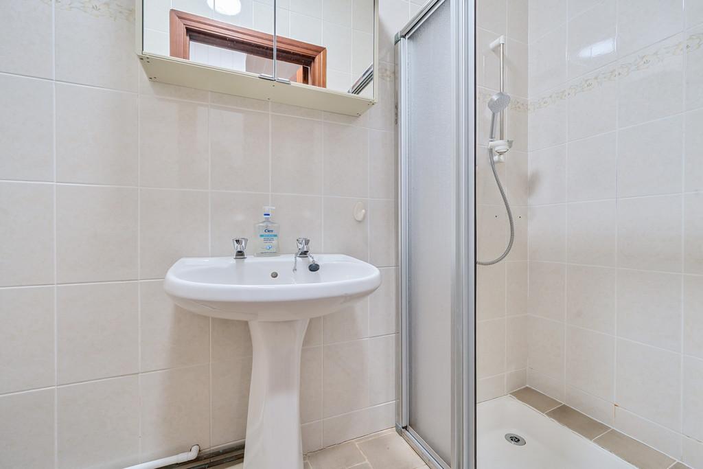Pool Room Shower Room