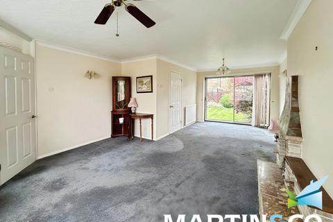 3 bedroom semi-detached house for sale, Thornleigh Crescent, Wakefield WF2