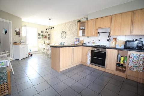4 bedroom semi-detached house for sale, Beckett Place, Westbury