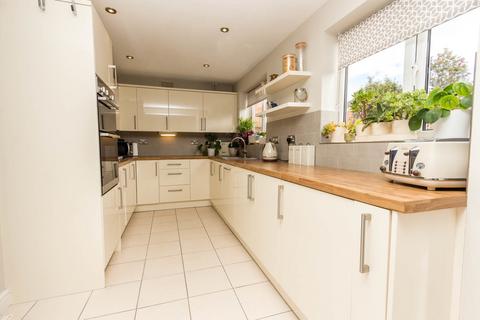 4 bedroom detached house for sale, Aldsworth Close, Wellingborough NN8