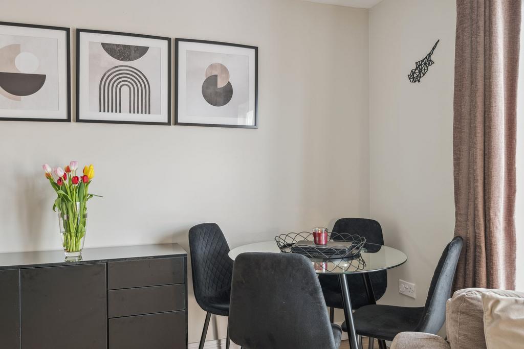 Lounge/ Dinning Room