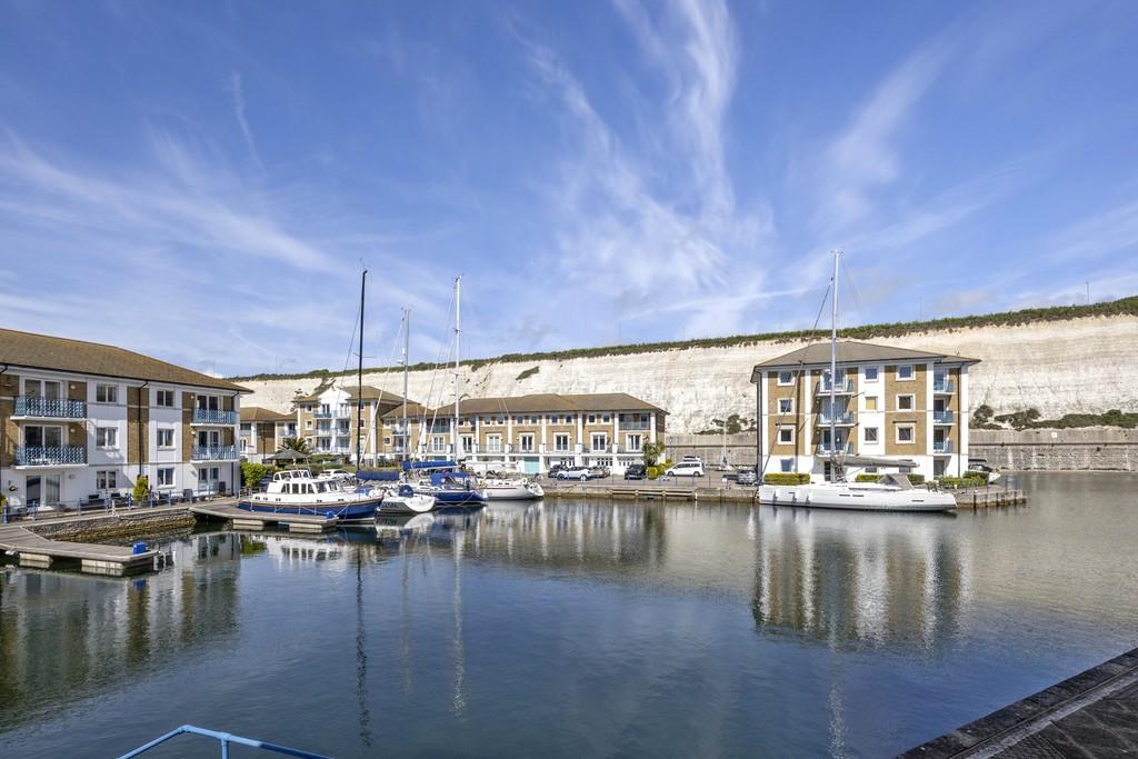 Hamilton Court-005