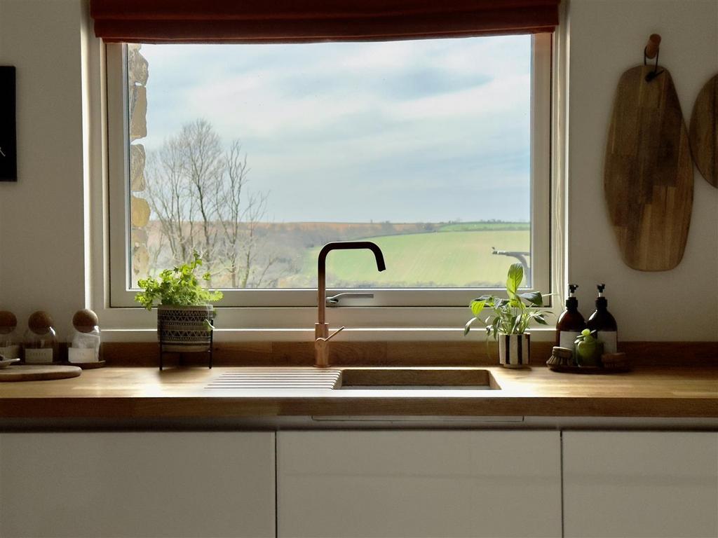 KITCHEN SINK DETAIL.jpeg