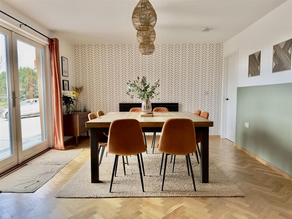 DINING ROOM.jpeg