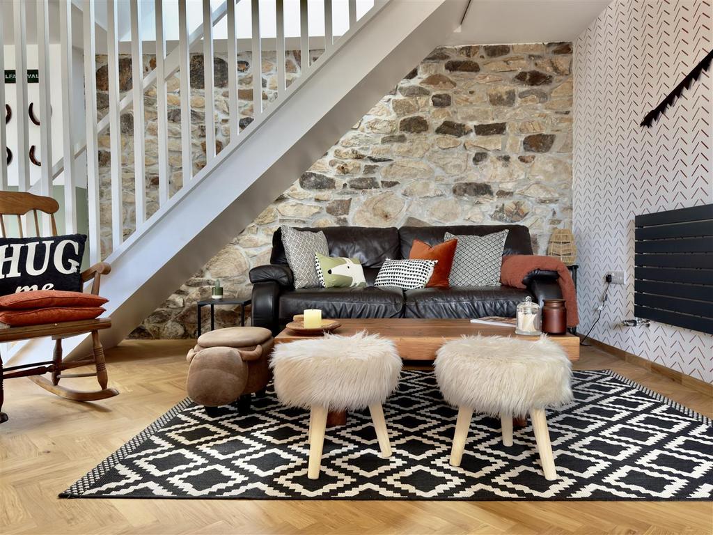 FAMILY ROOM.jpeg