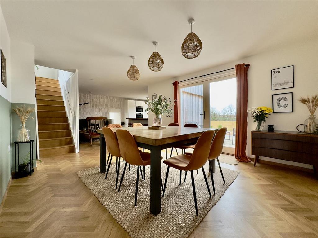 Dining to Family Room.jpeg