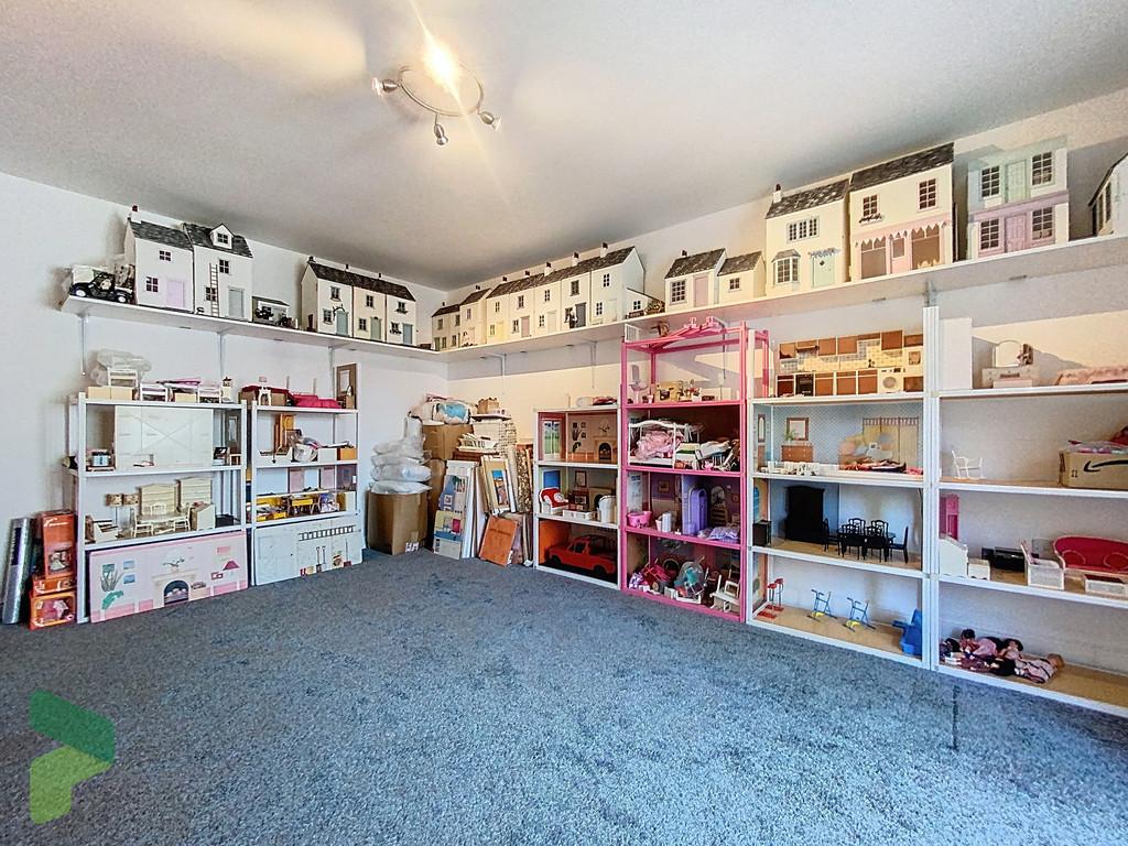 Lounge (Currently used as Craftroom)
