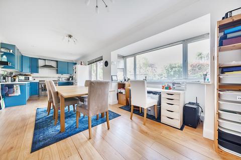 8 Crofton Close, Southampton, SO17 1XB