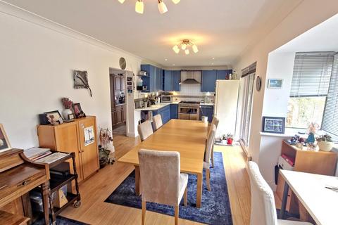 8 Crofton Close, Southampton, SO17 1XB