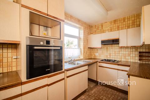 3 bedroom chalet for sale, Wynford Road, Bournemouth