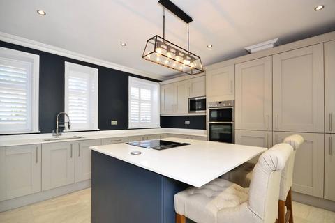 2 bedroom flat to rent, Sandy Lane, Woking, GU22