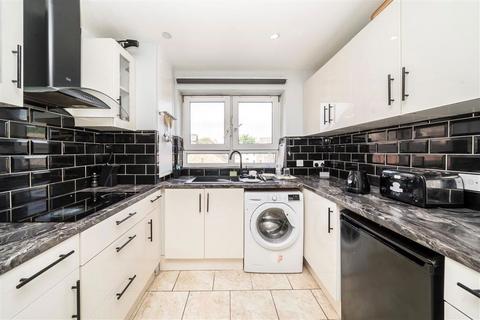 3 bedroom flat for sale, Chatham Street, London SE17