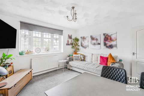 26 Station Road, Gidea Park, Romford, RM2 6DA