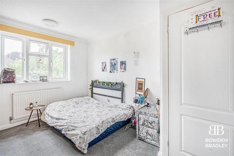 26 Station Road, Gidea Park, Romford, RM2 6DA