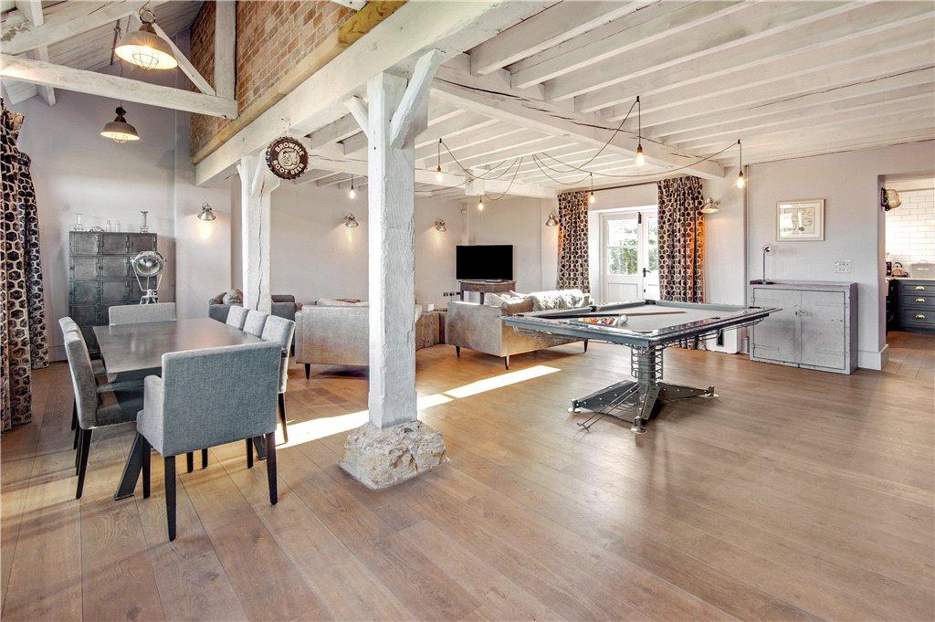Sitting/Dining Room