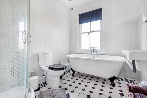 2 bedroom flat for sale, Friern Road, East Dulwich, London, SE22