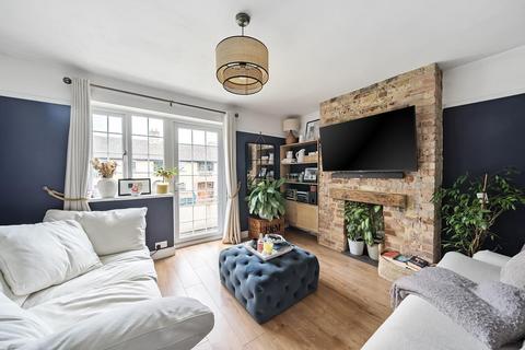 3 bedroom flat for sale, Horn Park Lane, Lee, London, SE12