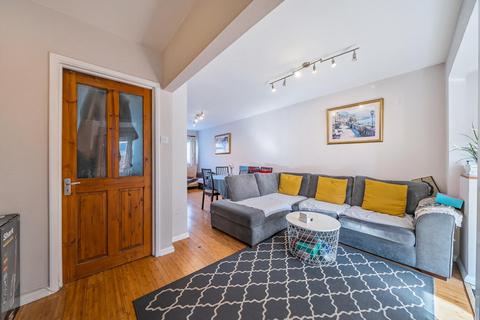2 Buckden Close, London, SE12 8AB