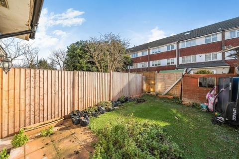 2 Buckden Close, London, SE12 8AB
