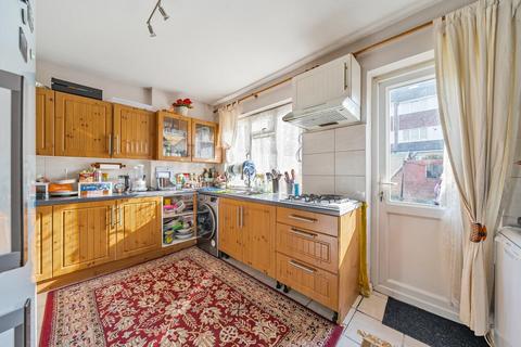 2 Buckden Close, London, SE12 8AB
