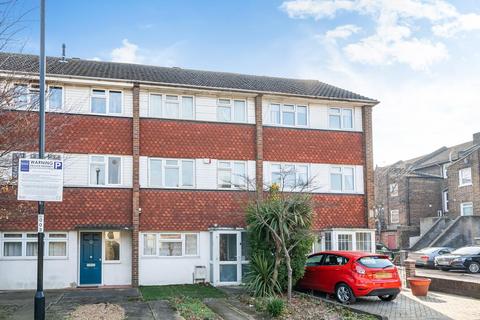 2 Buckden Close, London, SE12 8AB