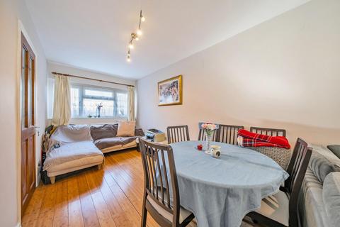 2 Buckden Close, London, SE12 8AB