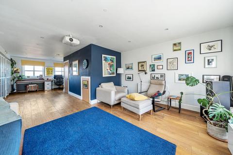 28 Glenmere Row, London, SE12 8RH
