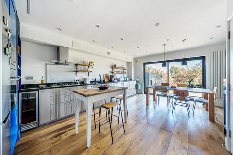 28 Glenmere Row, London, SE12 8RH