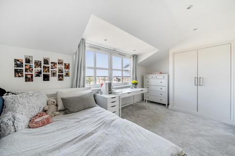28 Glenmere Row, London, SE12 8RH