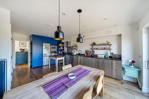 28 Glenmere Row, London, SE12 8RH