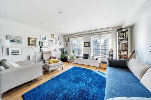 28 Glenmere Row, London, SE12 8RH