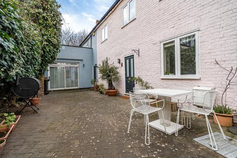 2, Brewster Cottages Courthill Road, London, SE13 6DW