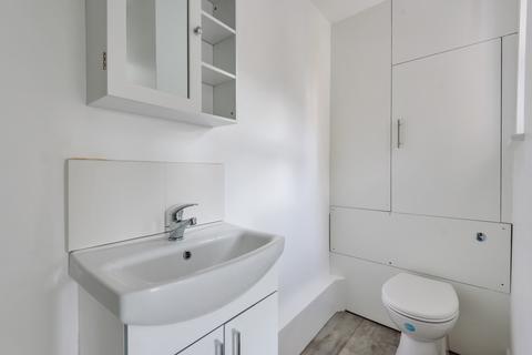 Studio to rent, New Cross Road, London, SE14