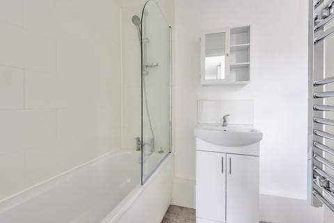 Studio to rent, New Cross Road, London, SE14