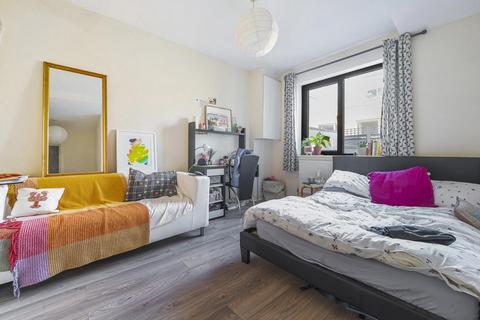 3 bedroom flat for sale, Queens Road, Peckham, London, SE15