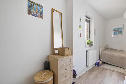 3 bedroom flat for sale, Queens Road, Peckham, London, SE15