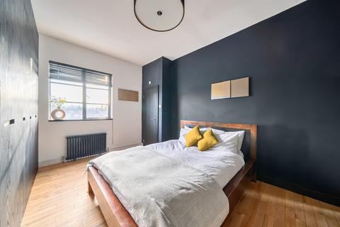 3 bedroom flat for sale, Sternhall Lane, Peckham, London, SE15