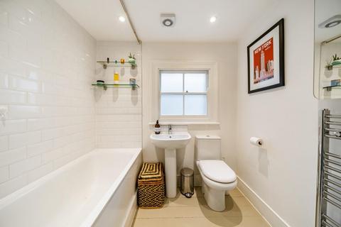 9 Relf Road, London, SE15 4JS