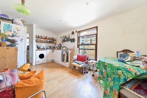 1 bedroom flat for sale, Nunhead Grove, Nunhead, London, SE15
