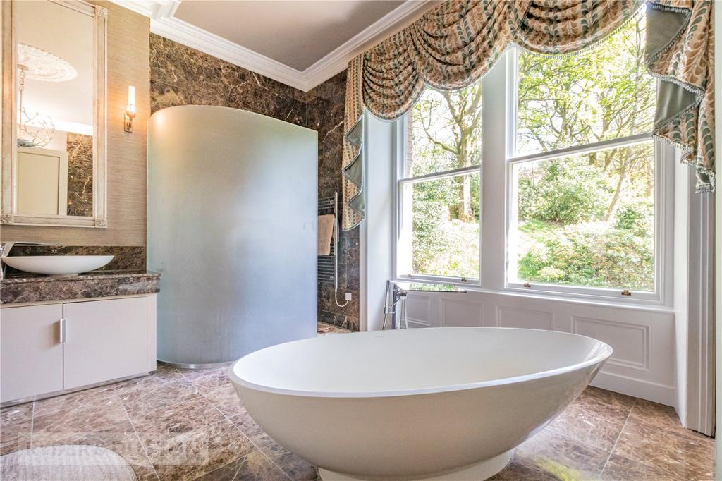 En-Suite Bathroom