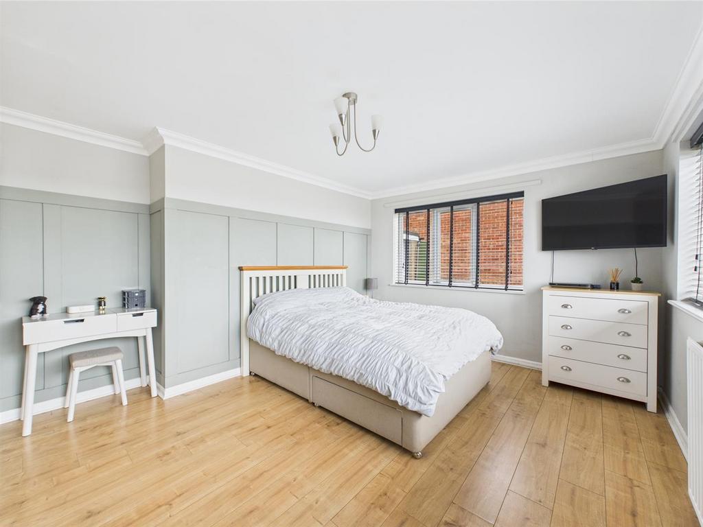 CAM04116 G0-PR0168-STILL034.jpg